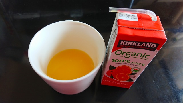 コストコ　カークランドシグネチャー　オーガニック１００％ の果汁ミックスジュース　オレンジブレンド